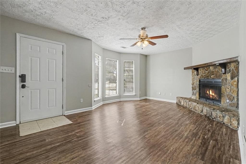 3 bedroom, 3 bathroom, 1,332 sq ft townhouse for sale at 3688 Stephanie Court, Powder Springs, GA 30127 — photo 3