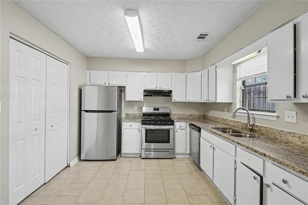 3 bedroom, 3 bathroom, 1,332 sq ft townhouse for sale at 3688 Stephanie Court, Powder Springs, GA 30127 — photo 5