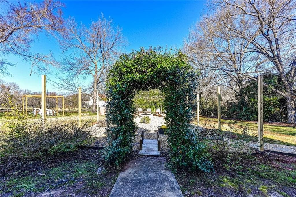 4 bedroom, 4 bathroom, 2,956 sq ft single family residence for rent at 180 Church Street, Maysville, GA 30558 for $2,850 a month — photo 3