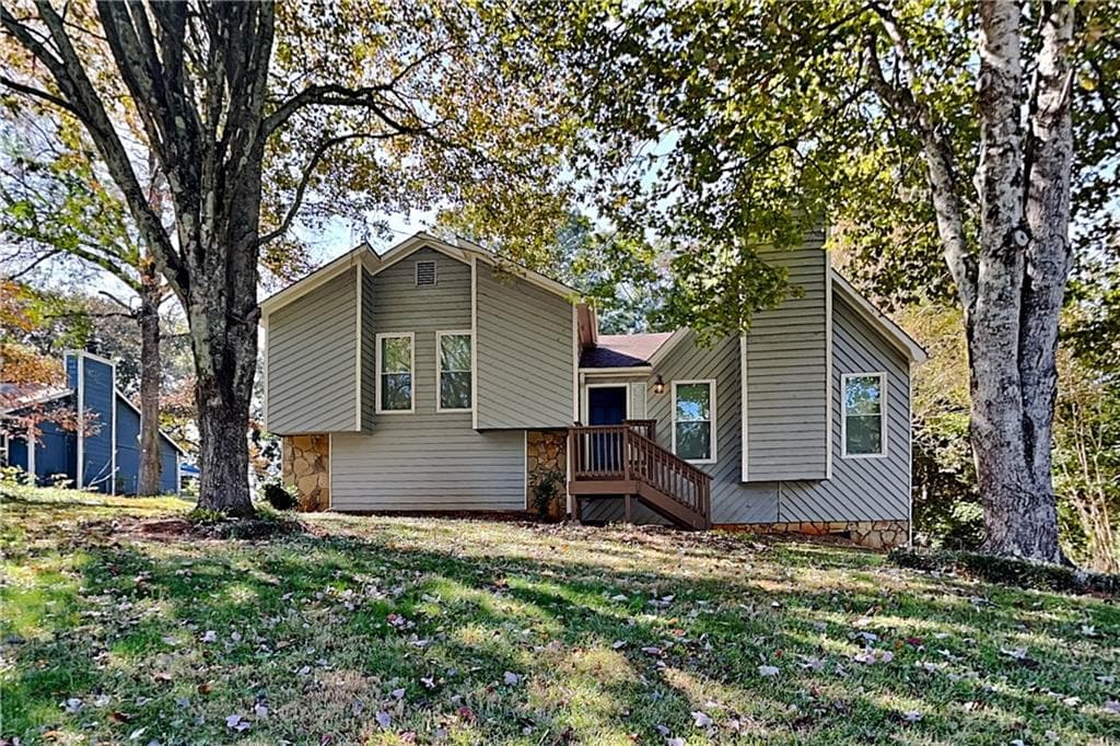 3 bedroom, 2 bathroom, 2,042 sq ft single family residence for rent at 4074 Stephanie Court, Kennesaw, GA 30152 for $2,200 a month — photo 1 of 22