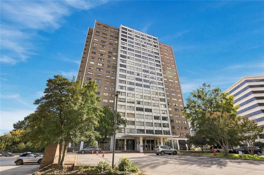 1 bedroom, 1 bathroom, 660 sq ft condominium for sale at 215 Piedmont Avenue 310, Atlanta, GA 30308 — photo 2