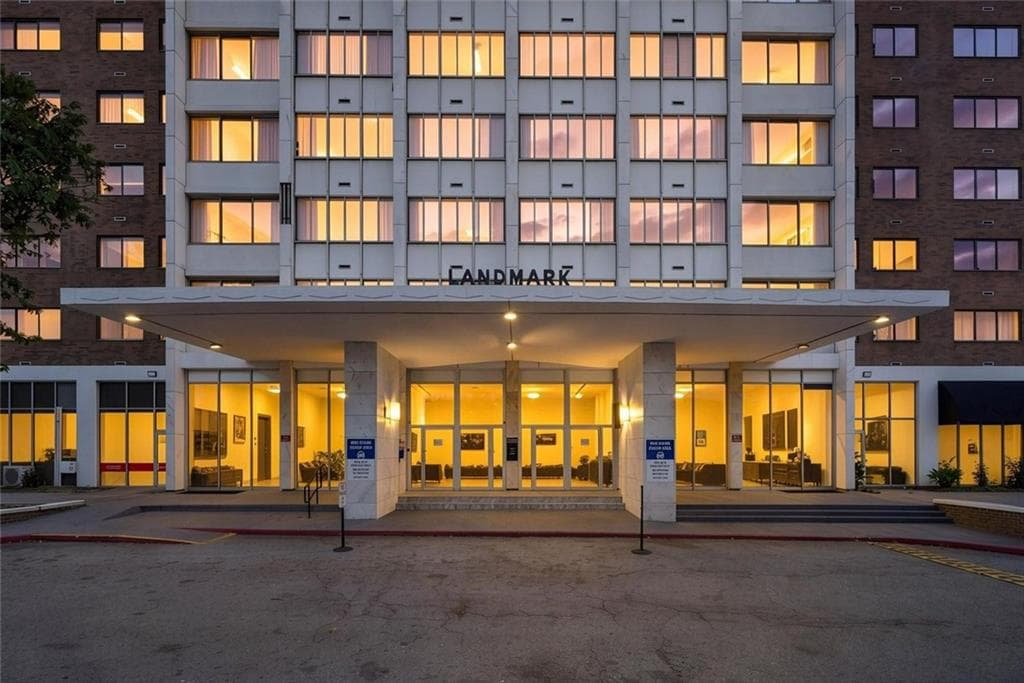1 bedroom, 1 bathroom, 660 sq ft condominium for sale at 215 Piedmont Avenue 310, Atlanta, GA 30308 — photo 3