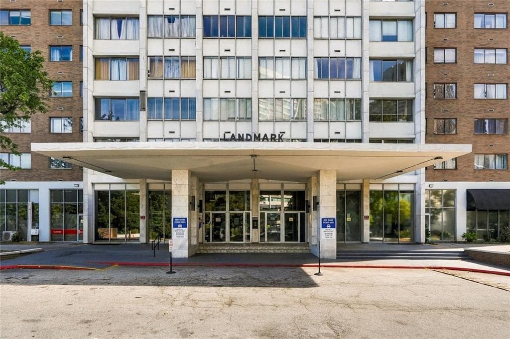 1 bedroom, 1 bathroom, 660 sq ft condominium for sale at 215 Piedmont Avenue 310, Atlanta, GA 30308 — photo 4