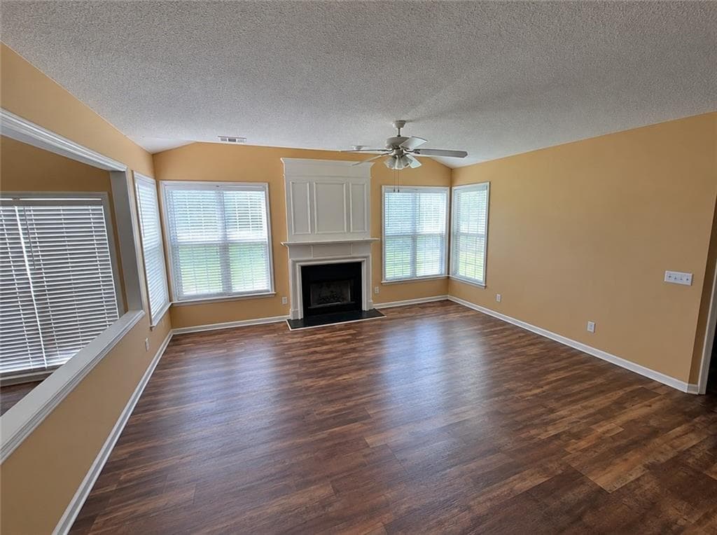4 bedroom, 3 bathroom, 2,436 sq ft single family residence for rent at 4393 Sugar Maple Drive, Acworth, GA 30101 for $2,250 a month — photo 4