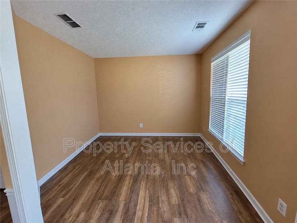 4 bedroom, 3 bathroom, 2,436 sq ft single family residence for rent at 4393 Sugar Maple Drive, Acworth, GA 30101 for $2,250 a month — photo 6