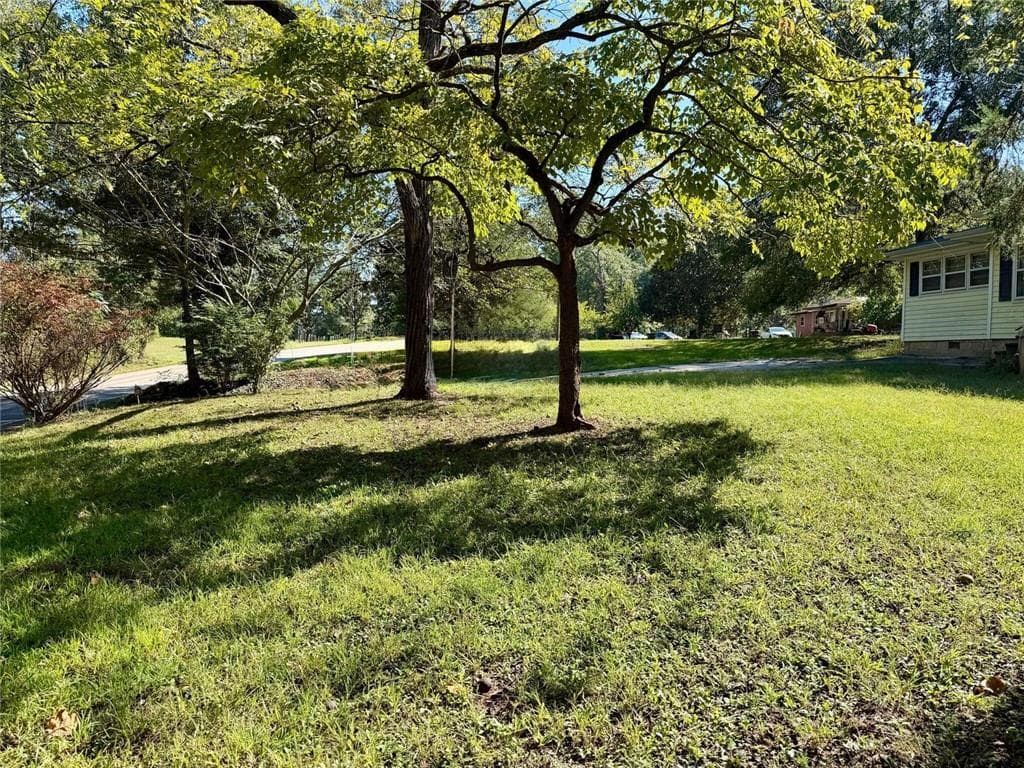 3 bedroom, 1 bathroom, 1,288 sq ft single family residence for sale at 348 Adams Road, Covington, GA 30014 — photo 7