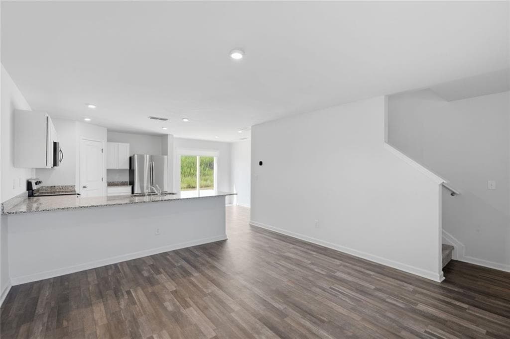 4 bedroom, 3 bathroom, 1,774 sq ft single family residence for rent at 133 Oxford Lane, Kingston, GA 30145 for $2,200 a month — photo 4