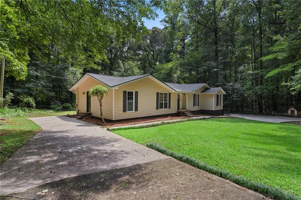 3 bedroom, 2 bathroom, 1,808 sq ft single family residence for sale at 419 Marcella Avenue, Sharpsburg, GA 30277 — photo 2