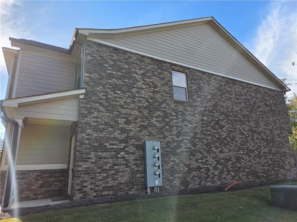 3 bedroom, 3 bathroom, 1,638 sq ft townhouse for rent at 1600 Sugar Glen Court, Lawrenceville, GA 30044 for $2,200 a month — photo 2