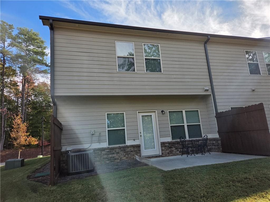 3 bedroom, 3 bathroom, 1,638 sq ft townhouse for rent at 1600 Sugar Glen Court, Lawrenceville, GA 30044 for $2,200 a month — photo 3