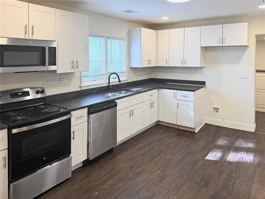2 bedroom, 1 bathroom, 972 sq ft single family residence for sale at 5525 Highway 53, Tate, GA 30177 — photo 3