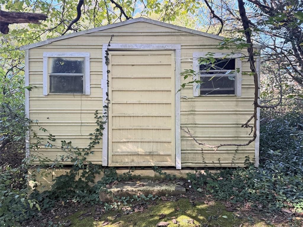 2 bedroom, 1 bathroom, 972 sq ft single family residence for sale at 5525 Highway 53, Tate, GA 30177 — photo 9