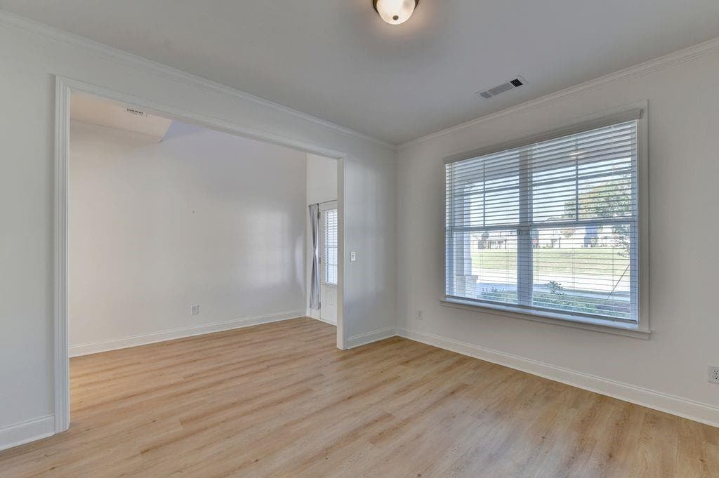 5 bedroom, 3 bathroom, 2,551 sq ft single family residence for rent at 7236 Millbrae Walk, Flowery Branch, GA 30542 for $2,400 a month — photo 4