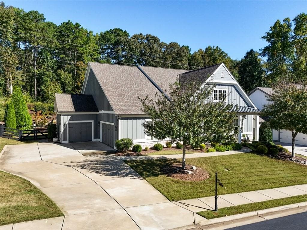 3 bedroom, 3 bathroom, 2,719 sq ft single family residence for sale at 125 Waverly Drive, Alpharetta, GA 30004 — photo 2