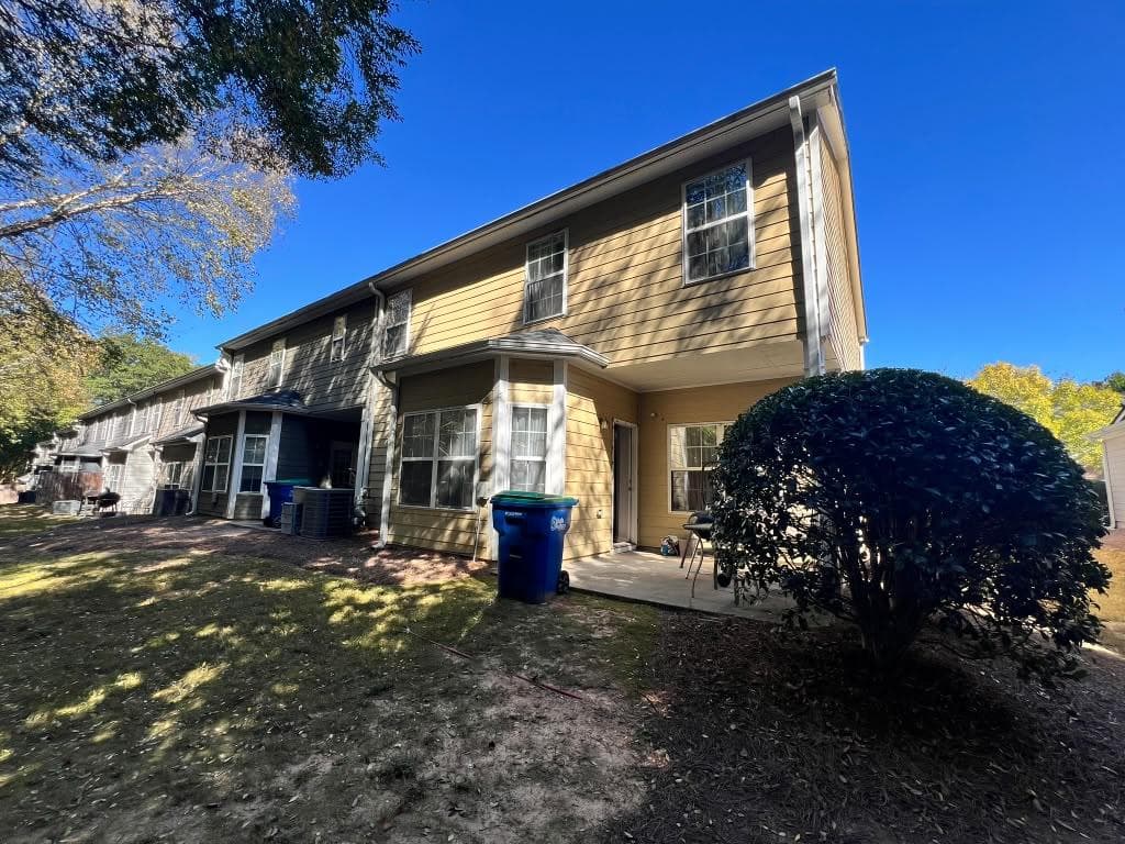 3 bedroom, 3 bathroom, 1,808 sq ft townhouse for sale at 5600 Suttles Drive, Atlanta, GA 30331 — photo 3