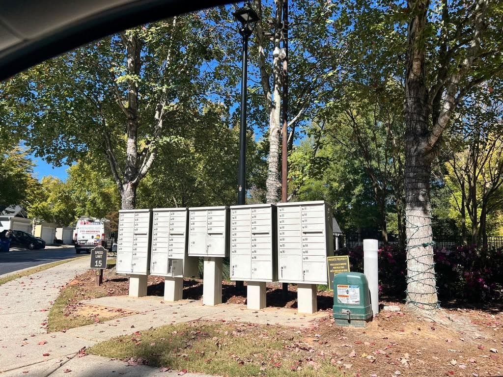 3 bedroom, 3 bathroom, 1,808 sq ft townhouse for sale at 5600 Suttles Drive, Atlanta, GA 30331 — photo 5