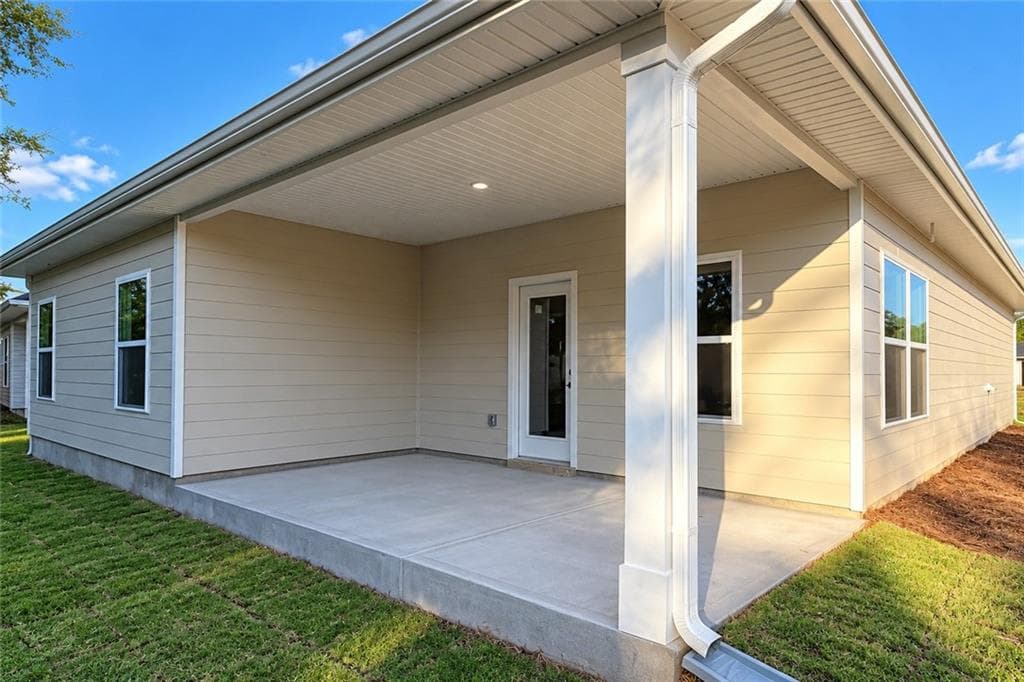 3 bedroom, 2 bathroom, 1,522 sq ft single family residence for sale at 202 Chaucer Lane, Carrollton, GA 30117 — photo 3