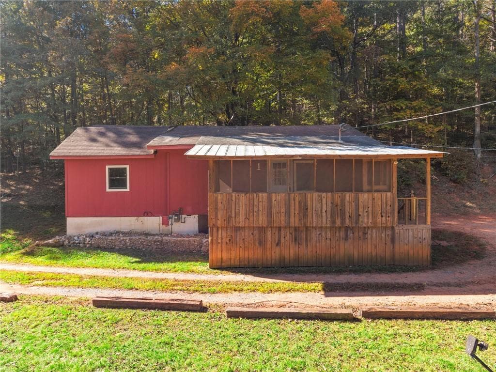 1 bedroom, 2 bathroom, 1,215 sq ft single family residence for sale at 905 Booze Mountain Road, Lindale, GA 30147 — photo 2