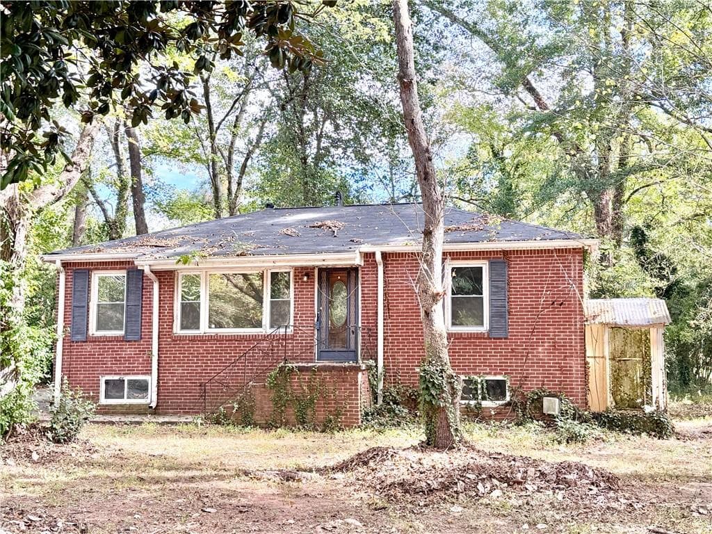 3 bedroom, 1 bathroom, 1,758 sq ft single family residence for sale at 1948 Oak Valley Road, Decatur, GA 30035 — photo 2