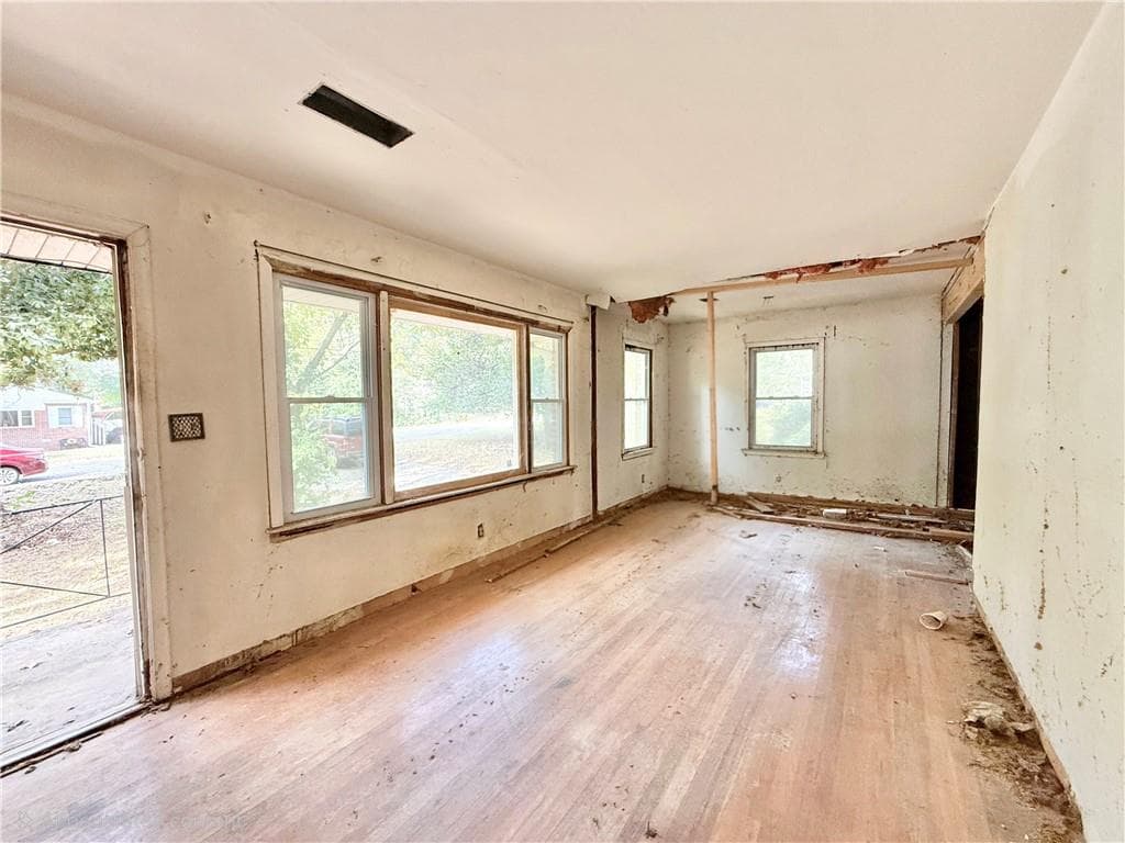 3 bedroom, 1 bathroom, 1,758 sq ft single family residence for sale at 1948 Oak Valley Road, Decatur, GA 30035 — photo 6