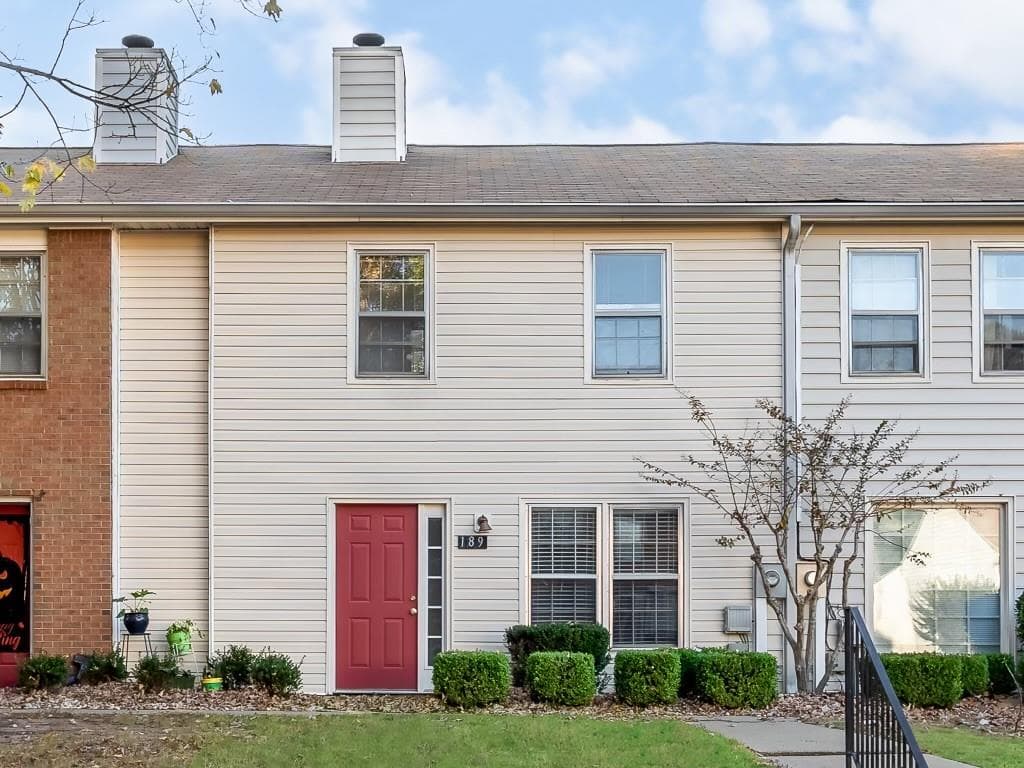 2 bedroom, 3 bathroom, 1,240 sq ft townhouse for rent at 189 Holcomb Ferry Road, Roswell, GA 30076 for $1,700 a month — photo 1 of 19