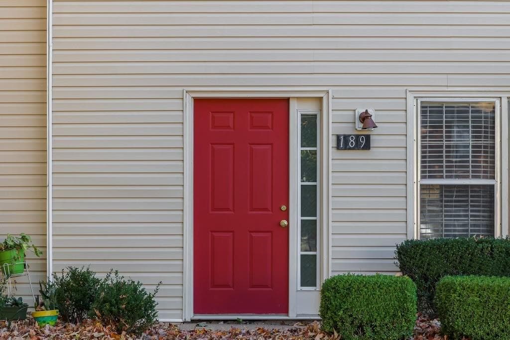 2 bedroom, 3 bathroom, 1,240 sq ft townhouse for rent at 189 Holcomb Ferry Road, Roswell, GA 30076 for $1,700 a month — photo 2