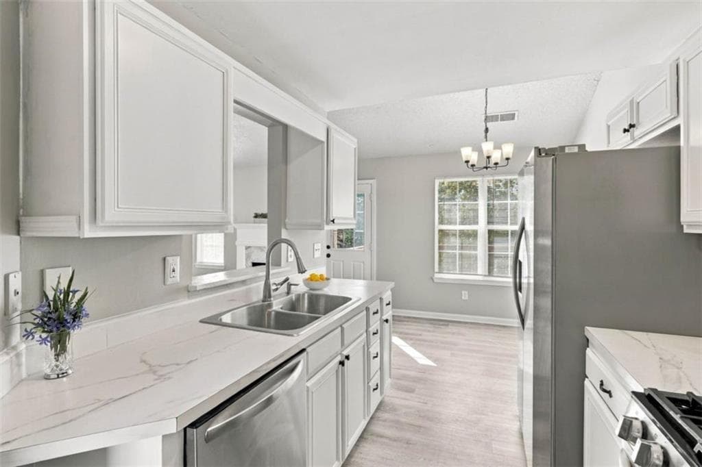 5 bedroom, 3 bathroom, 1,718 sq ft single family residence for sale at 194 Saddleview Trail, Riverdale, GA 30274 — photo 10