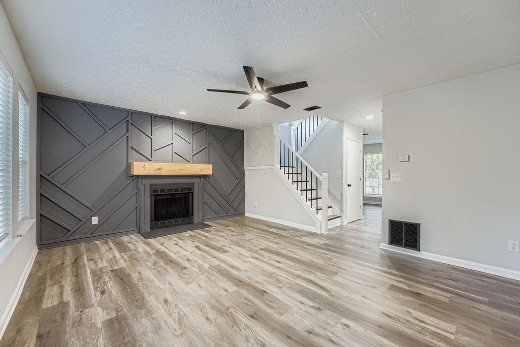 3 bedroom, 3 bathroom, 1,728 sq ft single family residence for sale at 2720 Thornbury Way, Atlanta, GA 30349 — photo 3