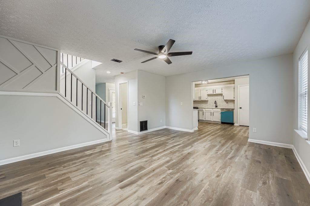 3 bedroom, 3 bathroom, 1,728 sq ft single family residence for sale at 2720 Thornbury Way, Atlanta, GA 30349 — photo 4