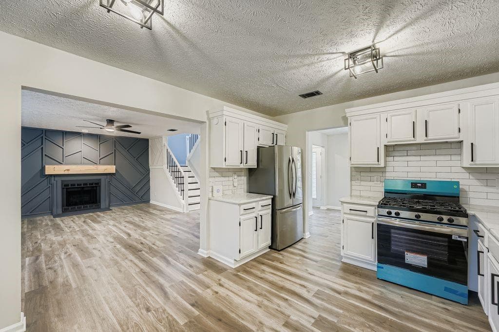 3 bedroom, 3 bathroom, 1,728 sq ft single family residence for sale at 2720 Thornbury Way, Atlanta, GA 30349 — photo 5