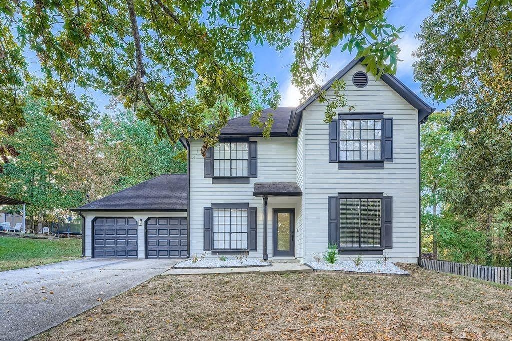 3 bedroom, 3 bathroom, 1,728 sq ft single family residence for sale at 2720 Thornbury Way, Atlanta, GA 30349