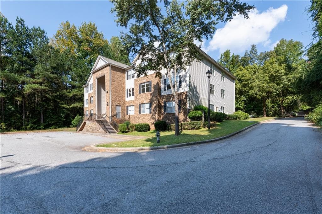 2 bedroom, 2 bathroom, 1,202 sq ft condominium for sale at 3205 Fairington Drive, Lithonia, GA 30038 — photo 3