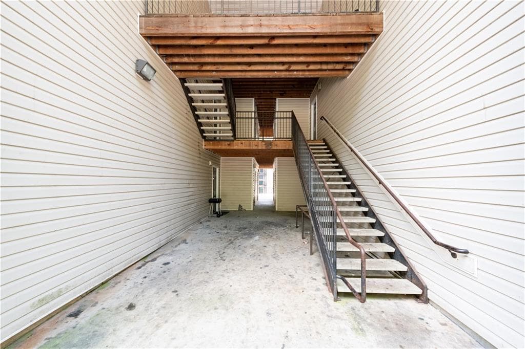 2 bedroom, 2 bathroom, 1,202 sq ft condominium for sale at 3205 Fairington Drive, Lithonia, GA 30038 — photo 4