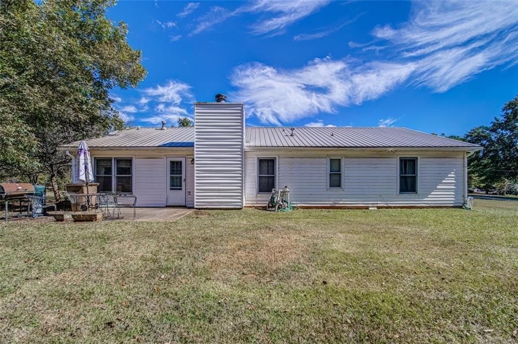 3 bedroom, 2 bathroom, 1,330 sq ft single family residence for sale at 112 Summerfield Drive, Mcdonough, GA 30253 — photo 4