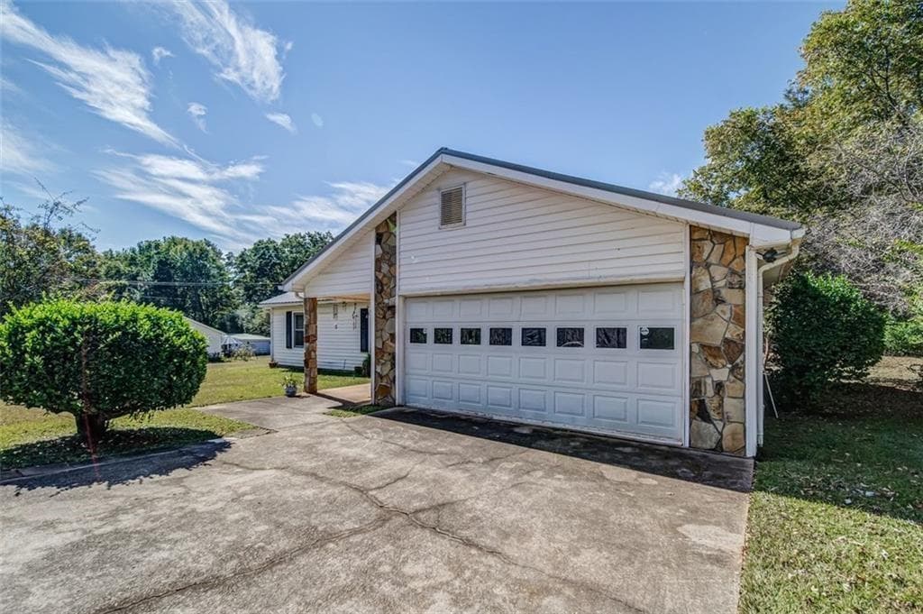 3 bedroom, 2 bathroom, 1,330 sq ft single family residence for sale at 112 Summerfield Drive, Mcdonough, GA 30253 — photo 5