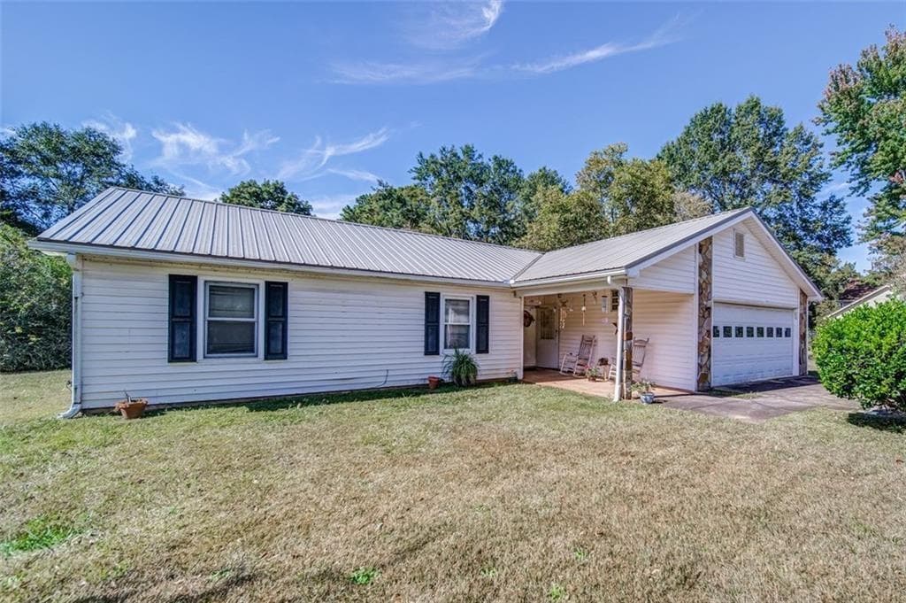 3 bedroom, 2 bathroom, 1,330 sq ft single family residence for sale at 112 Summerfield Drive, Mcdonough, GA 30253 — photo 6