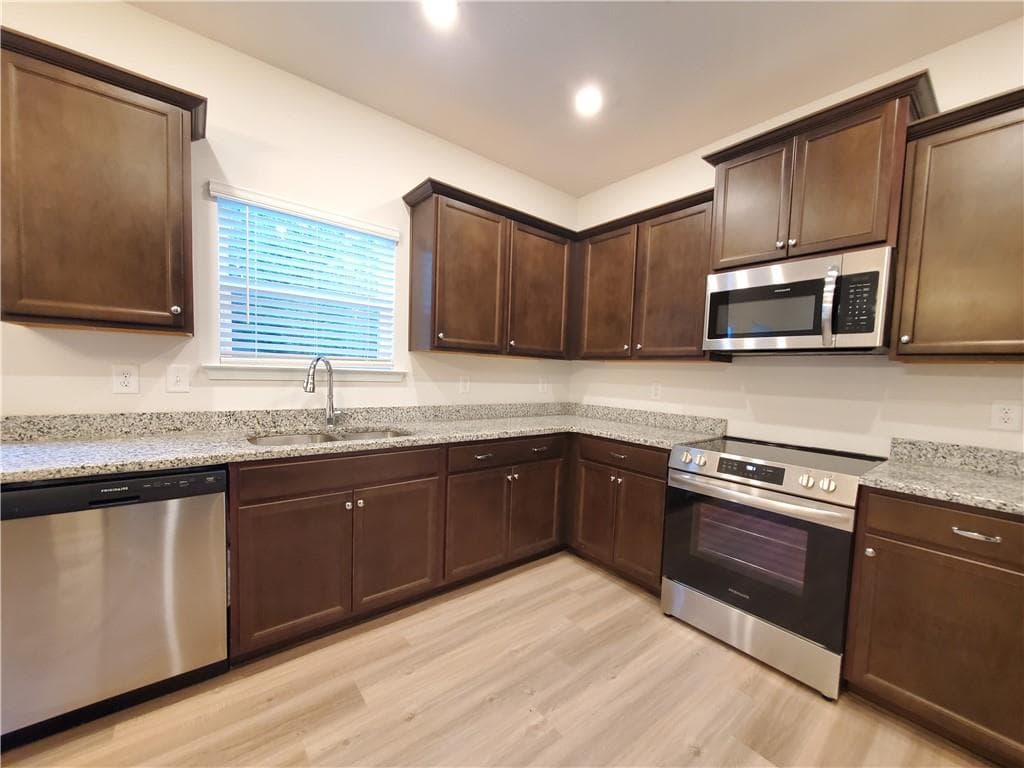 3 bedroom, 3 bathroom, 1,697 sq ft townhouse for rent at 143 Sawgrass Drive, Ball Ground, GA 30107 for $1,950 a month — photo 4