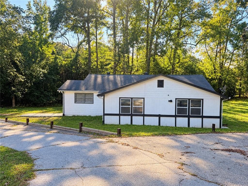 4 bedroom, 2 bathroom, 1,744 sq ft single family residence for rent at 1033 Highway 155 N A, Mcdonough, GA 30253 for $2,050 a month