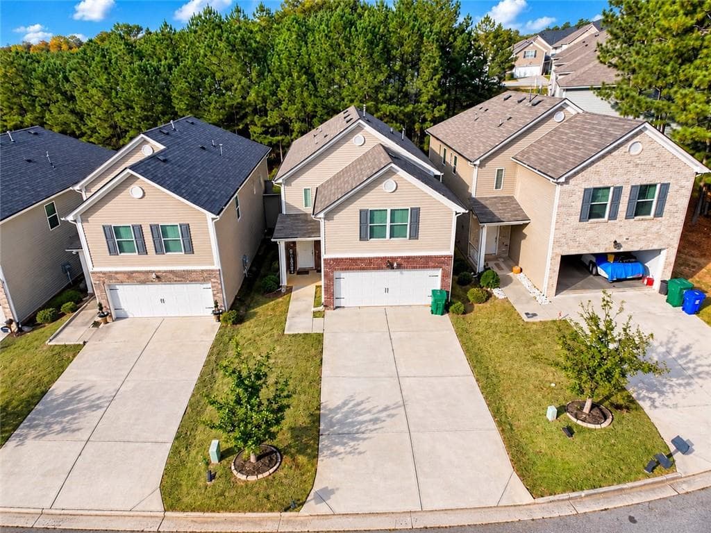 3 bedroom, 3 bathroom, 2,024 sq ft townhouse for sale at 1033 Valley Rock Drive, Lithonia, GA 30058 — photo 3