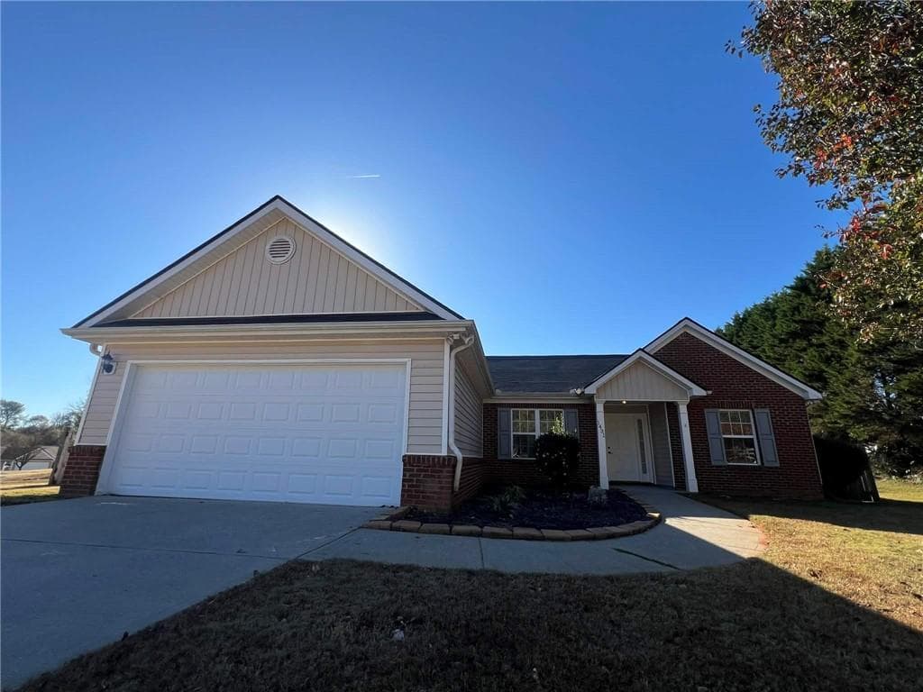 3 bedroom, 2 bathroom, 1,750 sq ft single family residence for sale at 1431 Solomon Drive, Winder, GA 30680 — photo 2