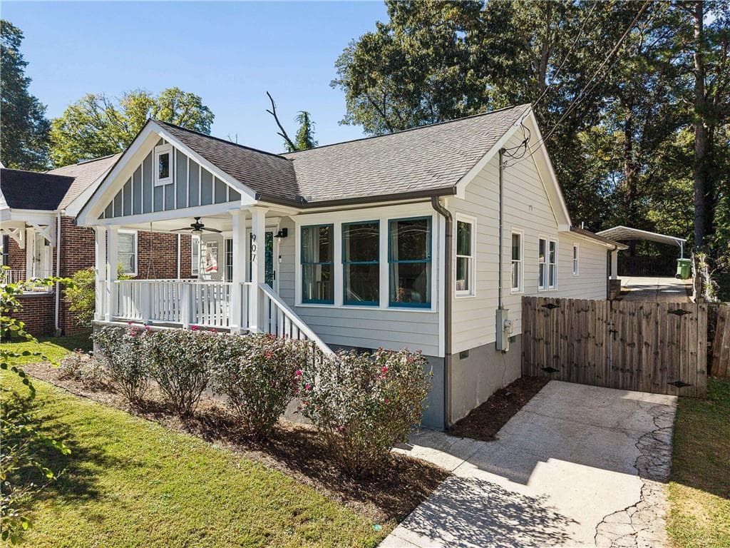 3 bedroom, 3 bathroom, 1,434 sq ft single family residence for sale at 907 Lawton Street, Atlanta, GA 30310 — photo 2