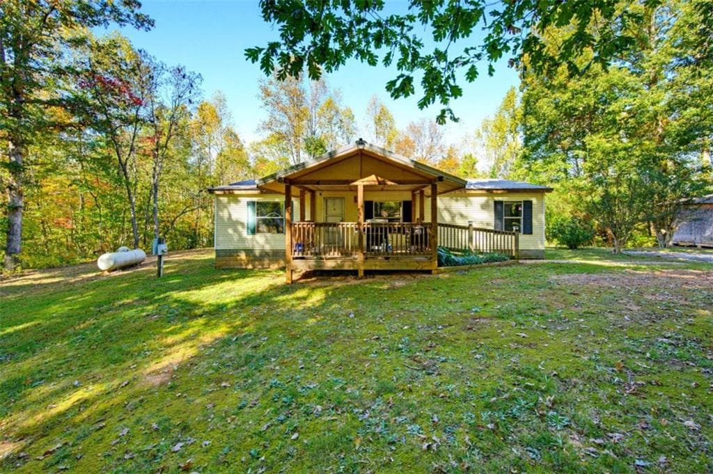 3 bedroom, 2 bathroom, 1,144 sq ft single family residence for sale at 481 Cool Springs Road, Clarkesville, GA 30523 — photo 3