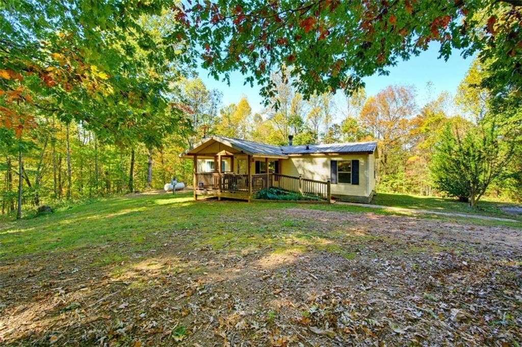 3 bedroom, 2 bathroom, 1,144 sq ft single family residence for sale at 481 Cool Springs Road, Clarkesville, GA 30523 — photo 4