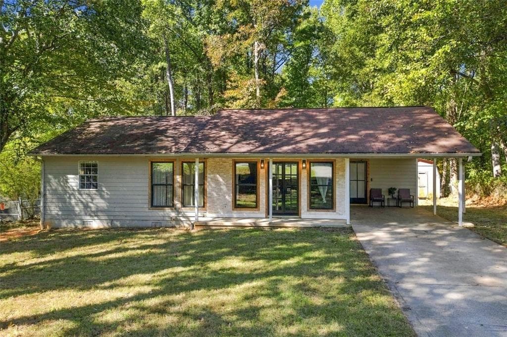 3 bedroom, 1 bathroom, 1,288 sq ft single family residence for sale at 3260 Financial Center Way, Buford, GA 30519 — photo 3