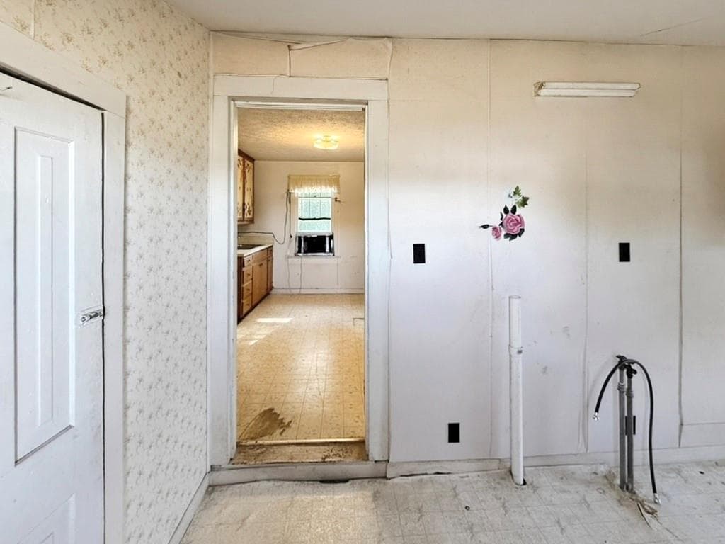 2 bedroom, 1 bathroom, 924 sq ft single family residence for sale at 6006 Martha Berry Highway, Armuchee, GA 30105 — photo 3