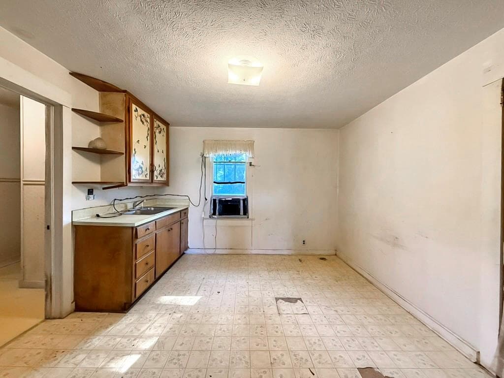 2 bedroom, 1 bathroom, 924 sq ft single family residence for sale at 6006 Martha Berry Highway, Armuchee, GA 30105 — photo 6