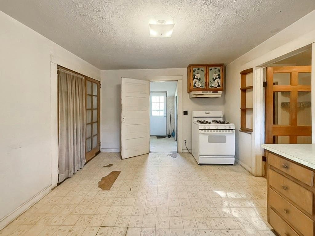 2 bedroom, 1 bathroom, 924 sq ft single family residence for sale at 6006 Martha Berry Highway, Armuchee, GA 30105 — photo 7