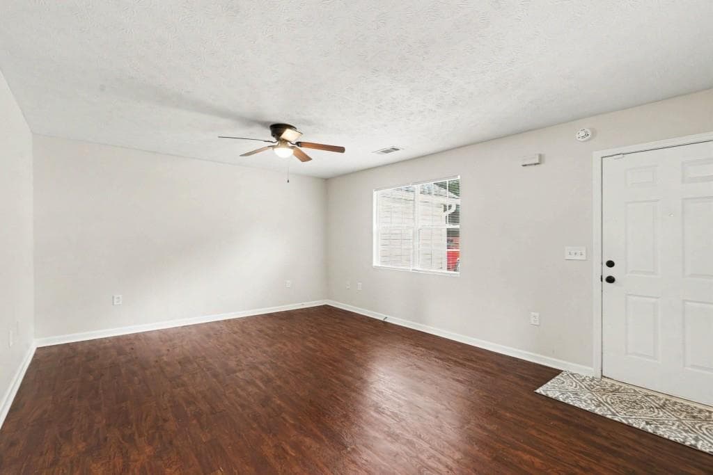 2 bedroom, 1 bathroom, 828 sq ft townhouse for sale at 209 E WILSON Street 91, Villa Rica, GA 30180 — photo 3