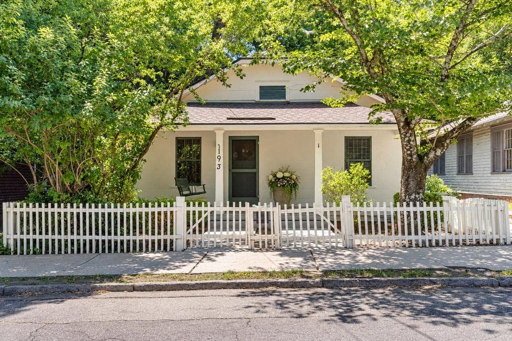 3 bedroom, 2 bathroom, 1,120 sq ft single family residence for rent at 193 Estoria Street, Atlanta, GA 30316 for $3,500 a month — photo 1 of 43