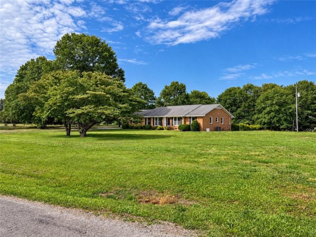 4 bedroom, 2 bathroom, 2,100 sq ft single family residence for rent at 635 Crowe Road, Statham, GA 30666 for $2,000 a month — photo 1 of 13